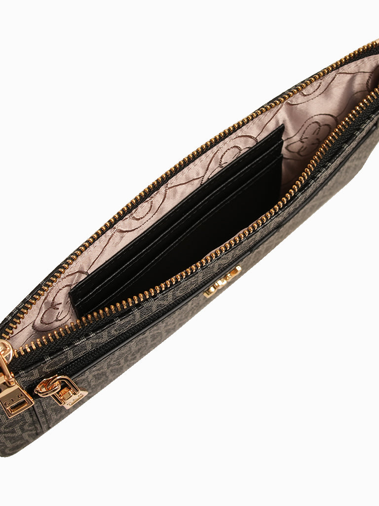 Chelzie Pouch