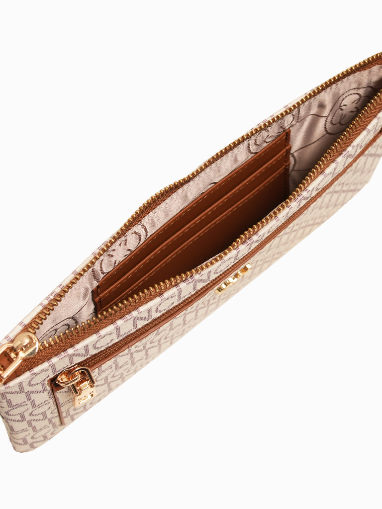 Chelzie Pouch