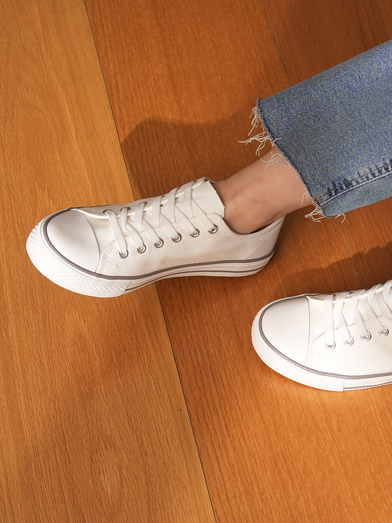 Castor Lace up Sneakers