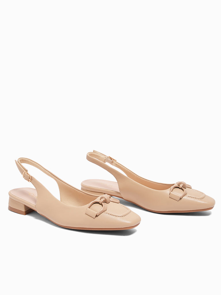 Daira Pumps