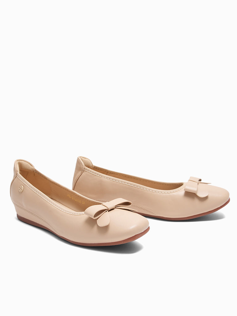 Eilana Wedge Pumps