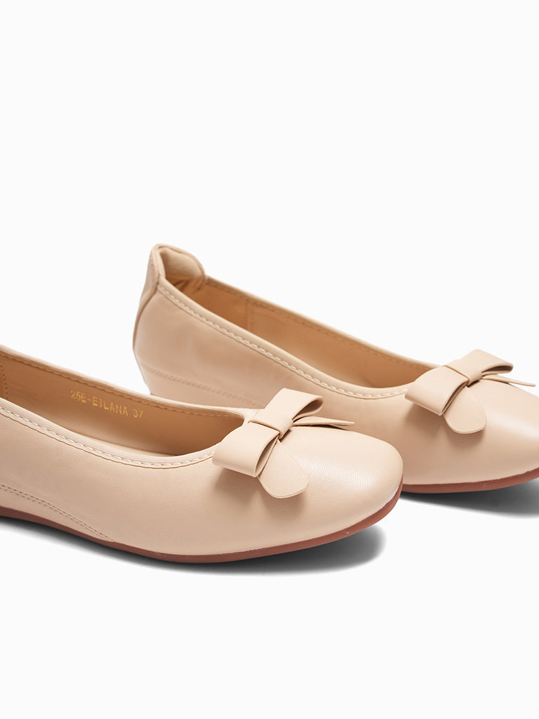 Eilana Wedge Pumps