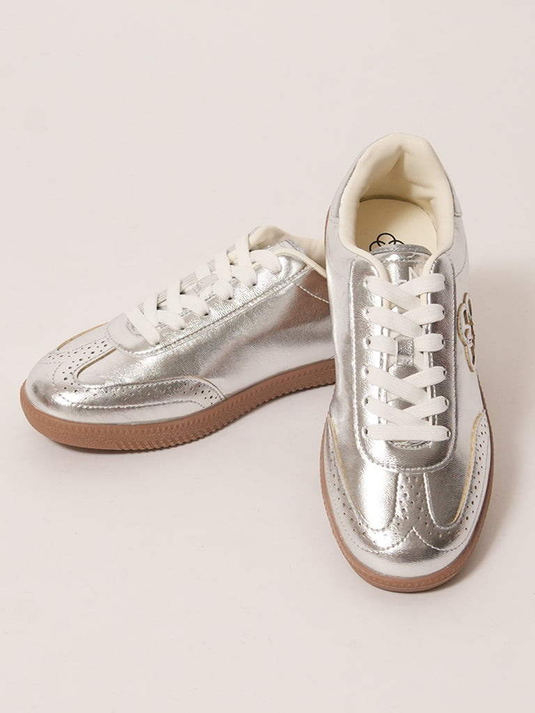 Riley Lace-up Sneakers