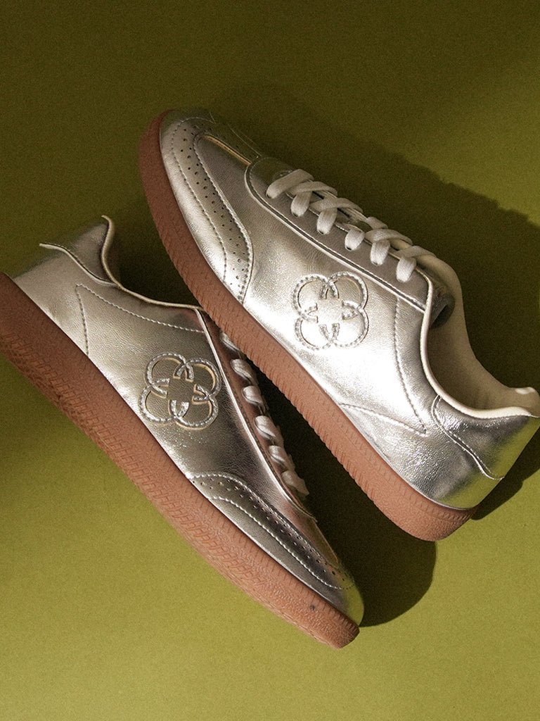 Riley Lace-up Sneakers