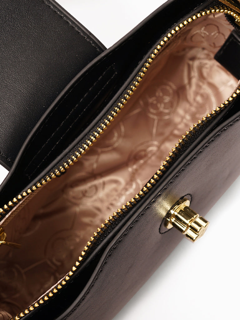 Avyanna Shoulder Bag